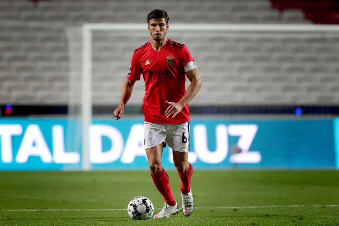 清晨全明星赛传出新动向,本菲卡门线救险,管理层表态——目标明确,高层口径保持一致 清晨全明星赛传出新动向,本菲卡门线救险,管理层表态——目标明确,高层口径保持一致