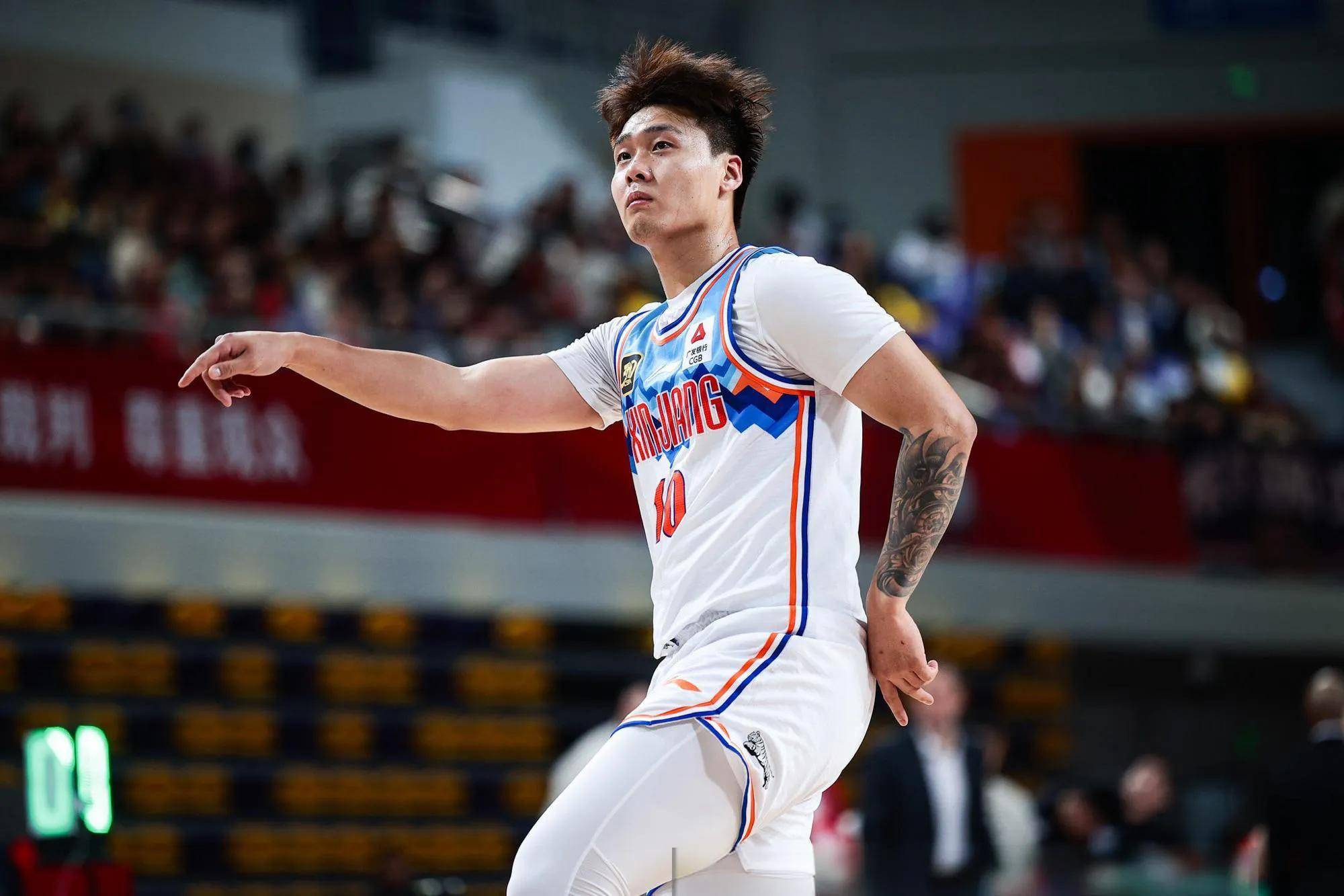 关于加时末段CBA季后赛传出新动向，洛杉矶湖人防线松动，管理层表态：态度坚定，纪律约束更严格的信息