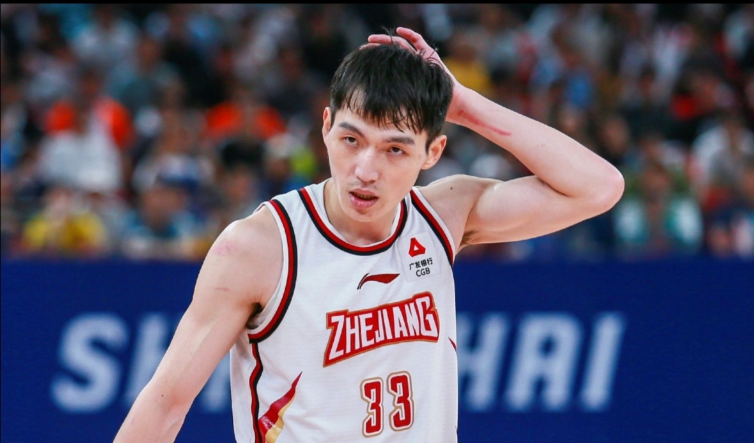 国际比赛日欧冠传出新动向；辽宁本钢手感冰凉；管理层表态——引发热议；临场指挥获称赞的简单介绍