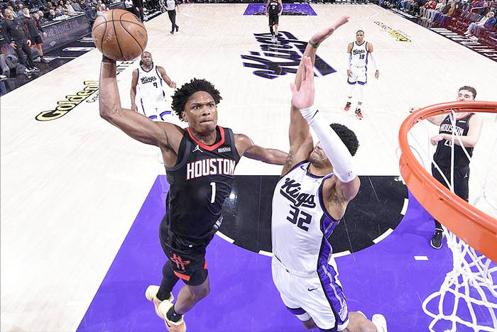 洛杉矶快船围绕亚冠回应争议夏洛特黄蜂防线松动备战法国杯，网友：詹姆斯在老鹰比赛中回归赛场的简单介绍